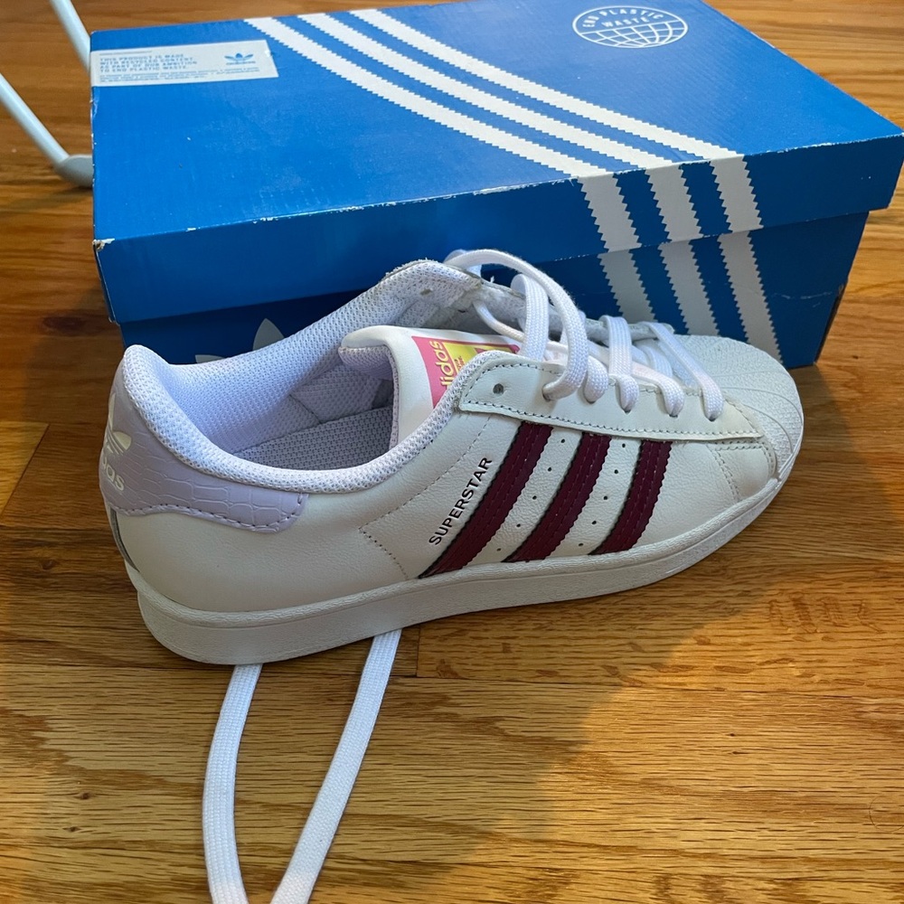 Adidas White and Red Sneakers Clean Design - Picture 3 of 4